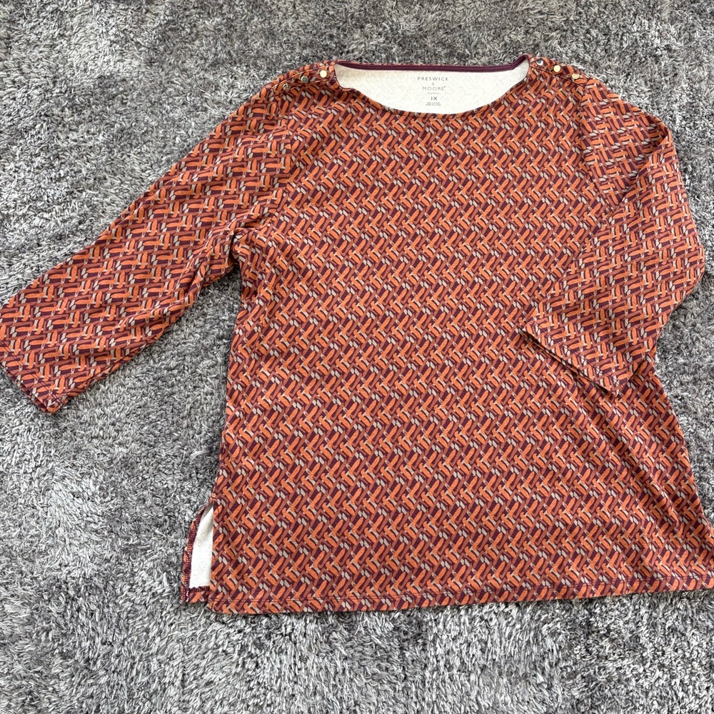 Like new woman's 1X top with mid length sleeves